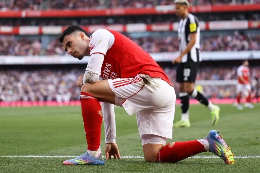 拜仁逆转里昂，马丁内利惊艳四座