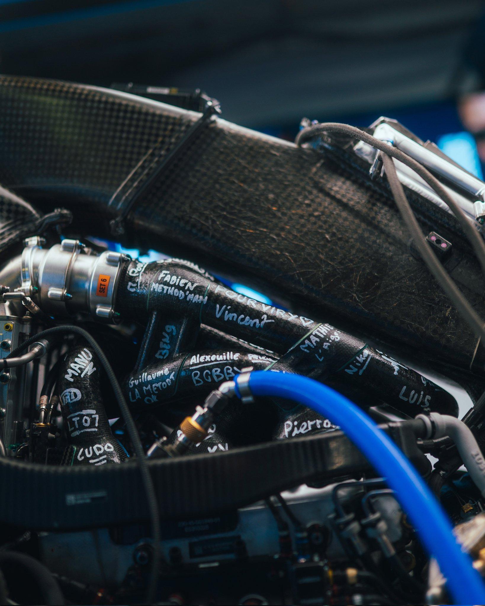 索伯车队险胜雷诺车队,汉密尔顿高光表现 索伯车队险胜雷诺车队,汉密尔顿高光表现