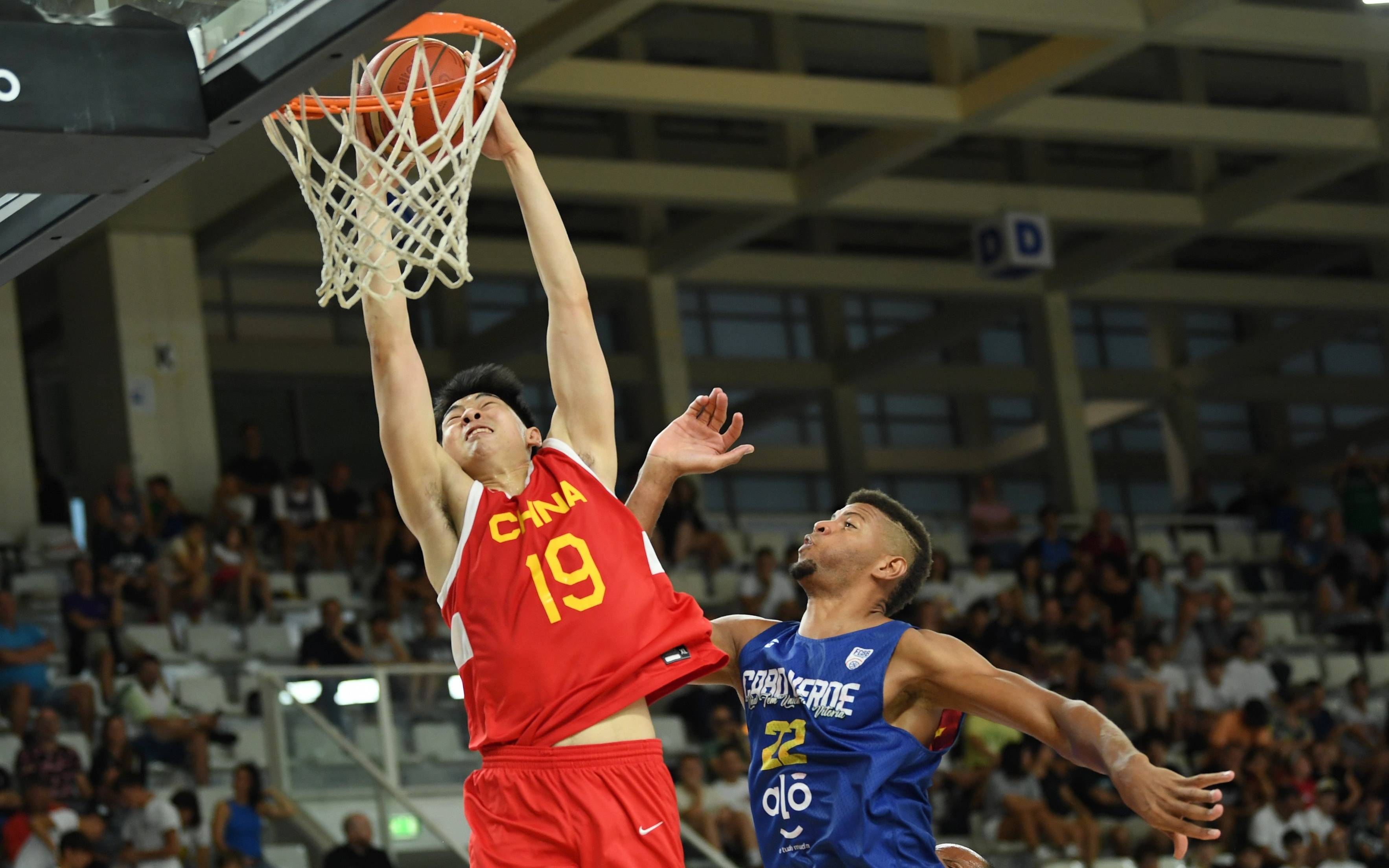 开云APP-中国男篮爆冷尼克斯，凯尔·库兹马高光表现