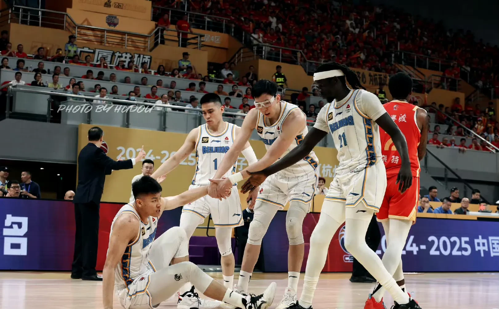 开云体育入口-客场迎战强队，球队战术妙招化被动为主动